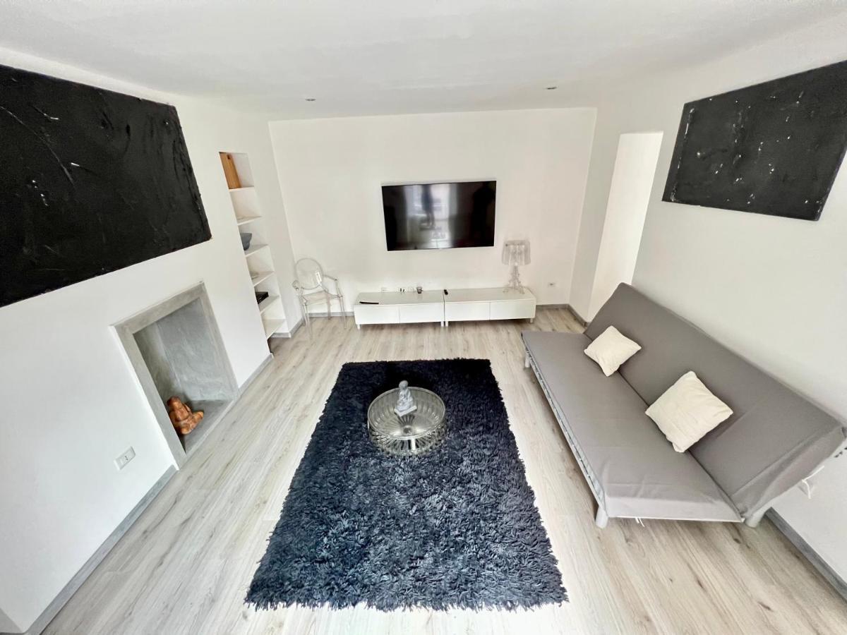 Abstract House Design Home In Center Of Turín Exteriér fotografie