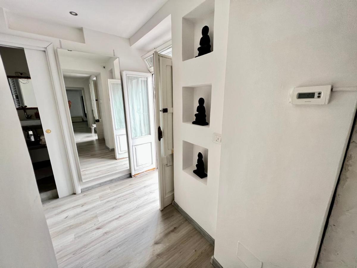 Abstract House Design Home In Center Of Turín Exteriér fotografie